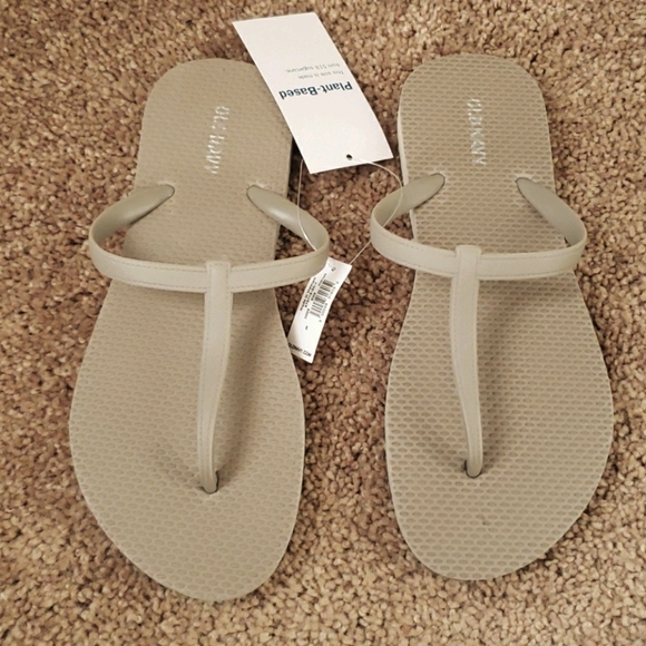 Old Navy Shoes - 🔶️5 for $30🔶️ Old Navy flip flops